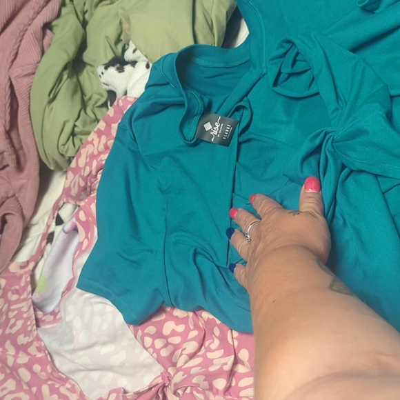 It wears both ways open front or closed reversible - Picture 5 of 5